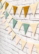 Charger l'image dans la galerie, Guirlande de fanions BICOLORE : Lin NATUREL et coton COULEUR unie