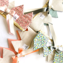 Charger l'image dans la galerie, Couronne de fête : FLEURIS ROSE