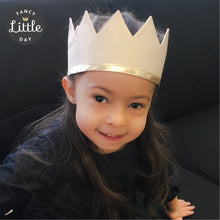 Charger l'image dans la galerie, Reversible and adjustable festive crown: made of natural LINEN fabrics and MINT cotton. Gold finish. Unisex, adjustable and reusable. Multi-age