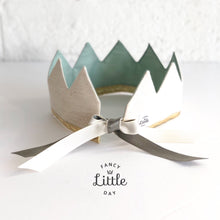 Charger l'image dans la galerie, Kit de décoration : COURONNE, CAKE TOPPER, GUIRLANDE