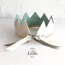 Charger l'image dans la galerie, Kit de décoration couronne , cake topper et guirlande bonne fête lin naturel. Décoration de fête unisexe et réutilisable. Birthday kit