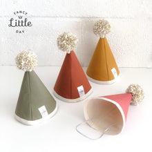 Charger l'image dans la galerie, Chapeau de fête : COULEUR ET POMPOM au choix