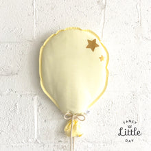 Charger l'image dans la galerie, Ballons muraux de fête JAUNE PÂLE: ballon de baudruche en tissus pour décorer. Fancy Little Day