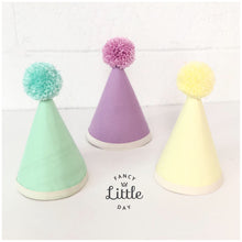 Charger l'image dans la galerie, Chapeau de fête pastel : COULEUR ET POMPOM au choix