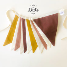 Charger l'image dans la galerie, Guirlande de fanions : CHOCOLAT