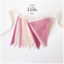 Charger l'image dans la galerie, Guirlande de fanions : en lin et coton. Décoration de fête réutilisable. Birthday Party Shop. Bannière sans inscription