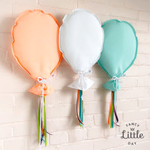 Charger l'image dans la galerie, Rubans de Satin . AJOUT RUBANS pour ballon. 8 rubans assortis. Ballon non inclus