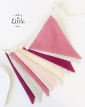 Charger l'image dans la galerie, Guirlande de fanions : en lin et coton. Décoration de fête réutilisable. Birthday Party Shop. Bannière sans inscription