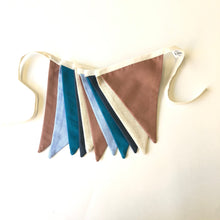 Charger l'image dans la galerie, Guirlande de fanions : en lin et coton. Décoration de fête réutilisable. Birthday Party Shop. Bannière sans inscription