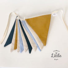 Charger l'image dans la galerie, Guirlande de fanions : en lin et coton. Décoration de fête réutilisable. Birthday Party Shop. Bannière sans inscription