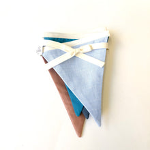 Charger l'image dans la galerie, Guirlande de fanions : en lin et coton. Décoration de fête réutilisable. Birthday Party Shop. Bannière sans inscription