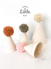 Charger l'image dans la galerie, MINI Chapeau de fête : POMPOM AU CHOIX