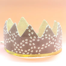 Charger l'image dans la galerie, Couronne de fête : CHIEN