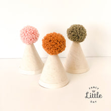 Charger l'image dans la galerie, MINI Chapeau de fête : POMPOM AU CHOIX