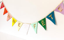 Charger l'image dans la galerie, Guirlande de fanions : ÉTOILES et ARC-EN-CIEL