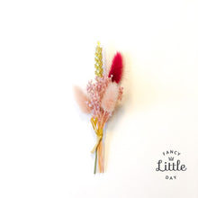 Charger l'image dans la galerie, AJOUT Mini bouquet de fleurs séchées .