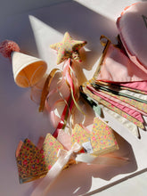 Charger l&#39;image dans la galerie, Couronne de fête : FLEURIS Vintage
