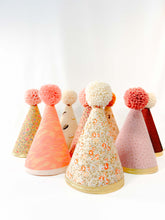 Load image into Gallery viewer, Chapeau de fête DONUTS
