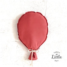 Load image into Gallery viewer, Ballons muraux de fête BRIQUE : ballon de baudruche en tissus pour décorer. Fancy Little Day
