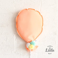 Charger l&#39;image dans la galerie, Ballons muraux de fête PÊCHE: ballon de baudruche en tissus pour décorer. Fancy Little Day. Pâques. Ballon réutilisable, zéro déchet
