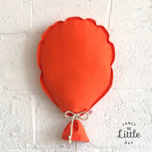 Load image into Gallery viewer, Ballons muraux de fête ORANGE : ballon de baudruche en tissus pour décorer. Fancy Little Day
