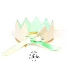 Charger l&#39;image dans la galerie, Reversible and adjustable festive crown: made of natural LINEN fabrics and MINT cotton. Gold finish. Unisex, adjustable and reusable. Multi-age
