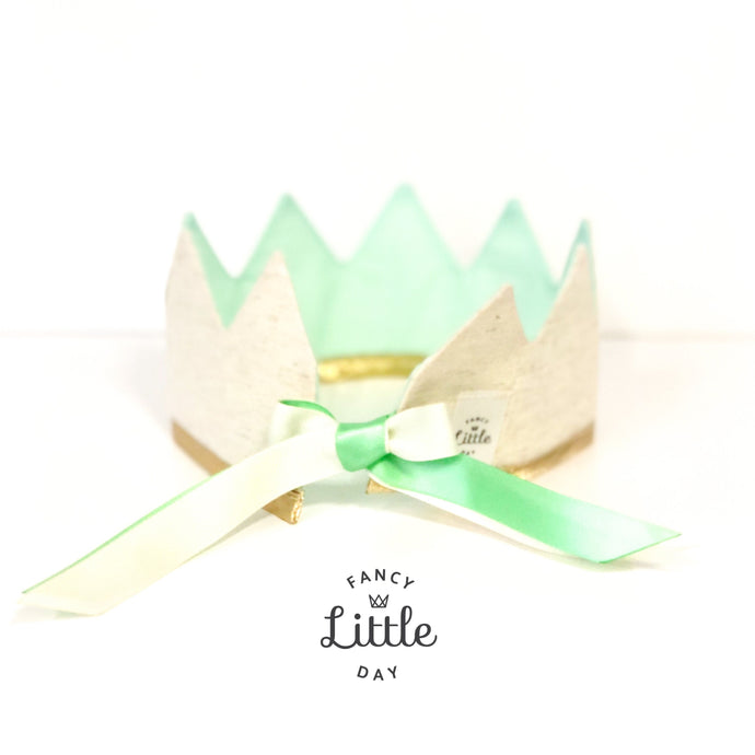 Reversible and adjustable festive crown: made of natural LINEN fabrics and MINT cotton. Gold finish. Unisex, adjustable and reusable. Multi-age